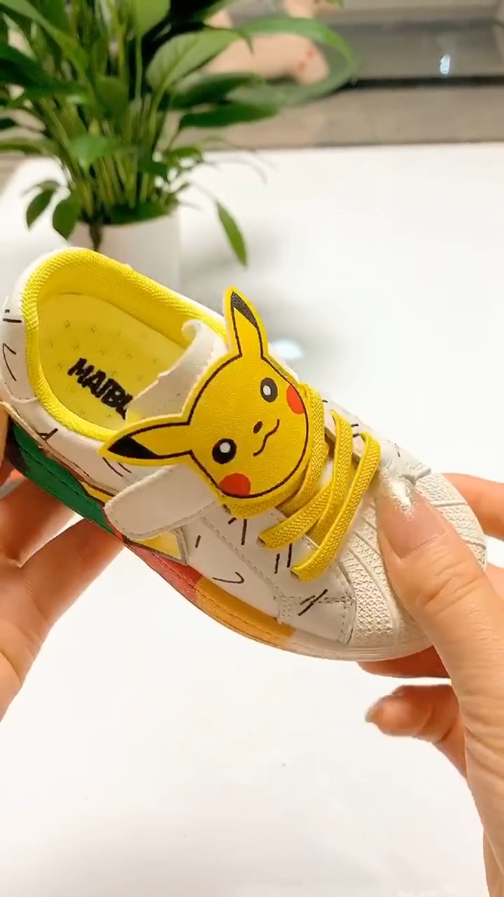 好物推荐#老公给孩子选的,好可爱的皮卡丘~上脚好看又舒适,快给孩子