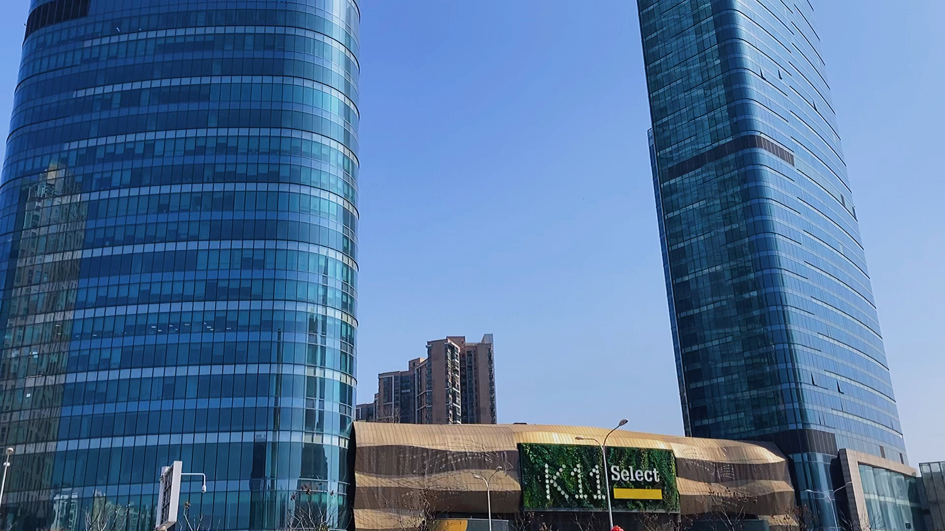 武汉关山大道旁的地标建筑:光谷k11实拍