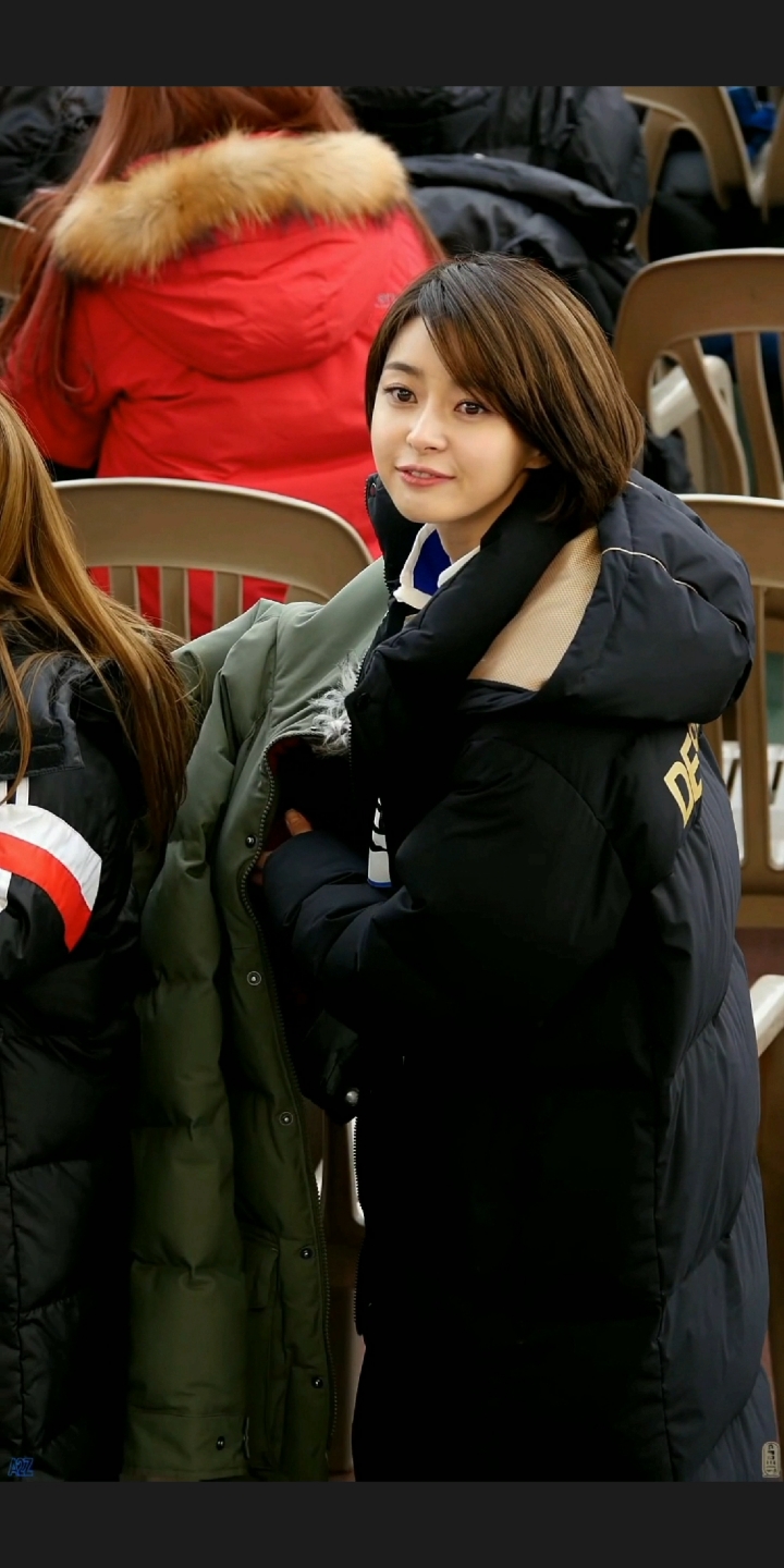 气质美女#权娜拉还是短头发好看