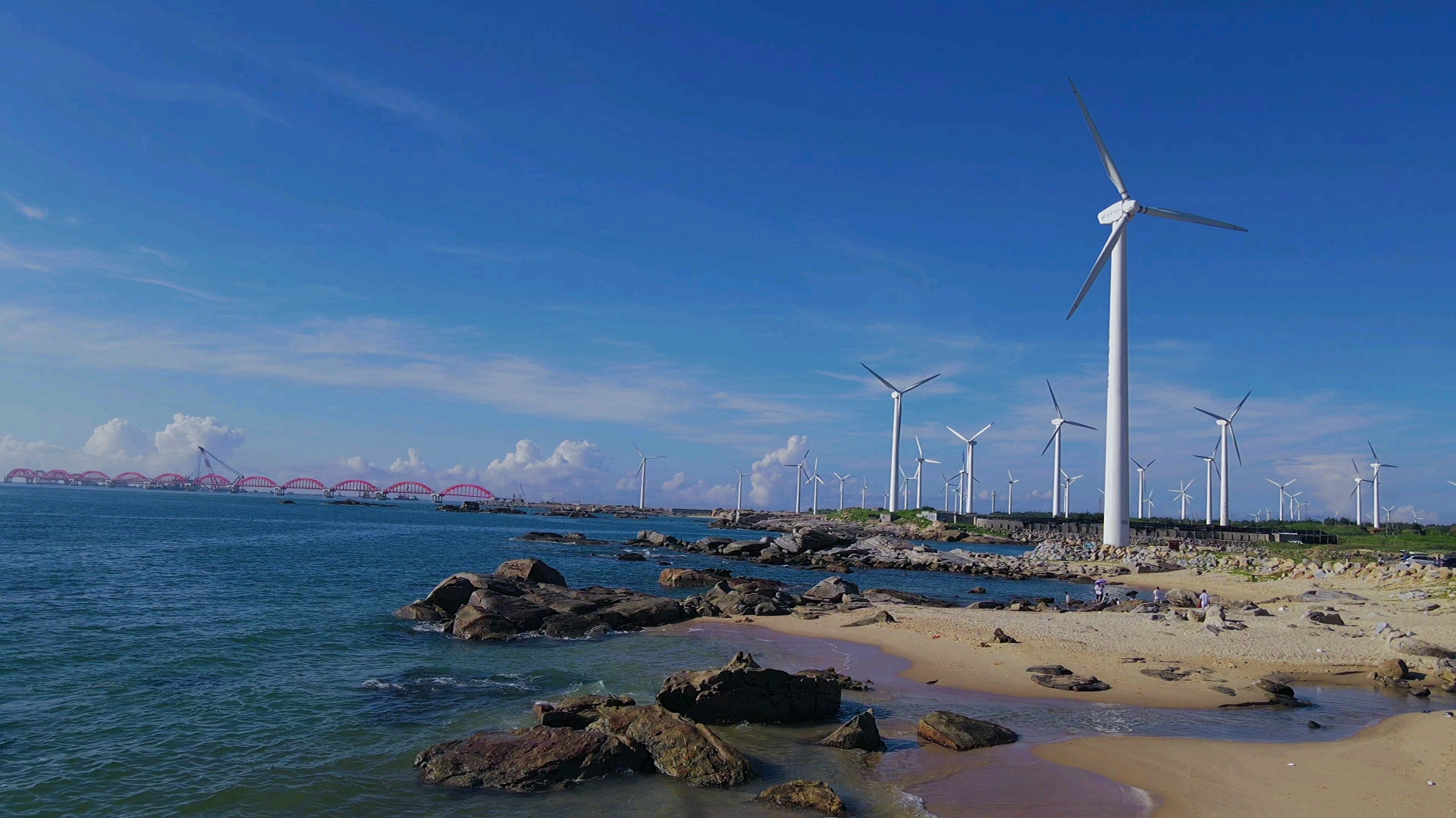 旅游进行时#广东惠来一个适合自驾看海的好去处,成片的风车在海边