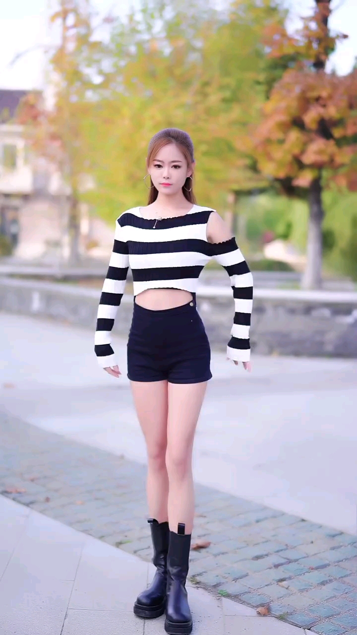 街拍美女#街拍极品美女小姐姐