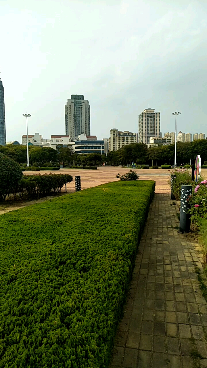 月兔出逃#八大峡广场