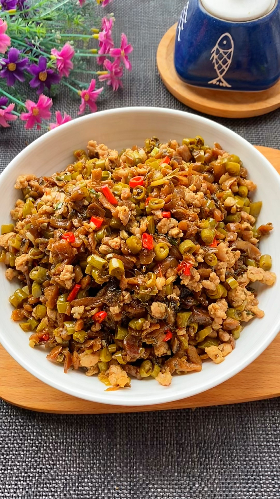 今天不知道吃什么,那就来一份超下饭的外婆菜炒酸豆角吧!-度小视