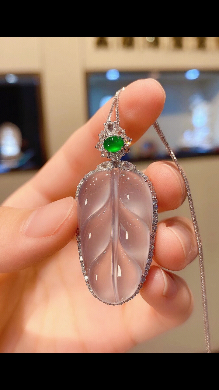 玻璃种金枝玉叶吊坠感兴趣的和我私聊-度小视