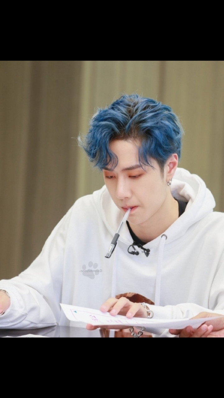 王一博#连咬笔都这么好看的酷盖#王一博