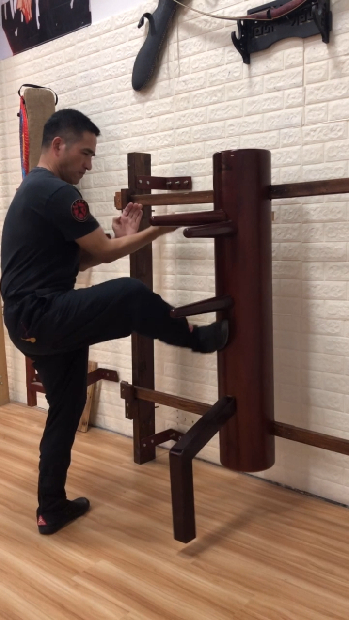 中华功夫每一次练习木人桩的体会都是不一样的所以练好咏春拳木人桩法