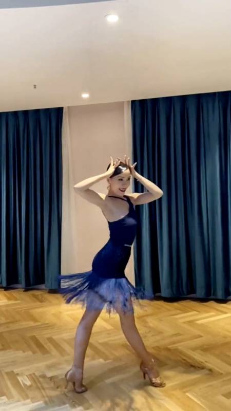 拉丁舞#魔鬼身材拉丁舞,妖娆动感,专业舞者表演-全民小视频