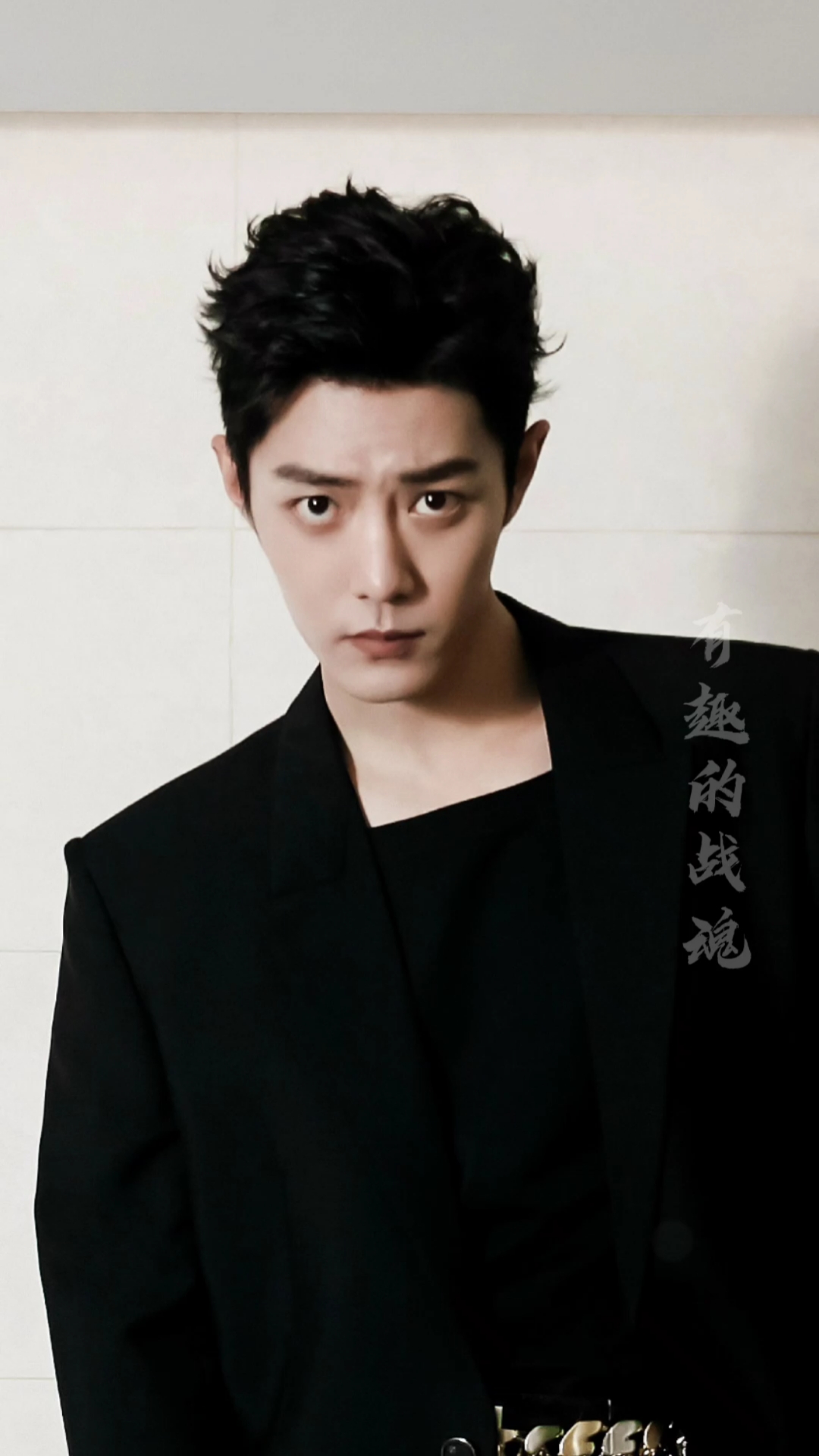 肖战#2021肖战最新造型,你更喜欢哪个造型,黑色衣服也太a了吧!