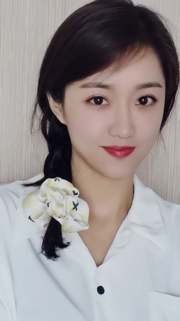 最美的妮#巧笑倩兮,美目盼兮,最美女人花.三妮呀