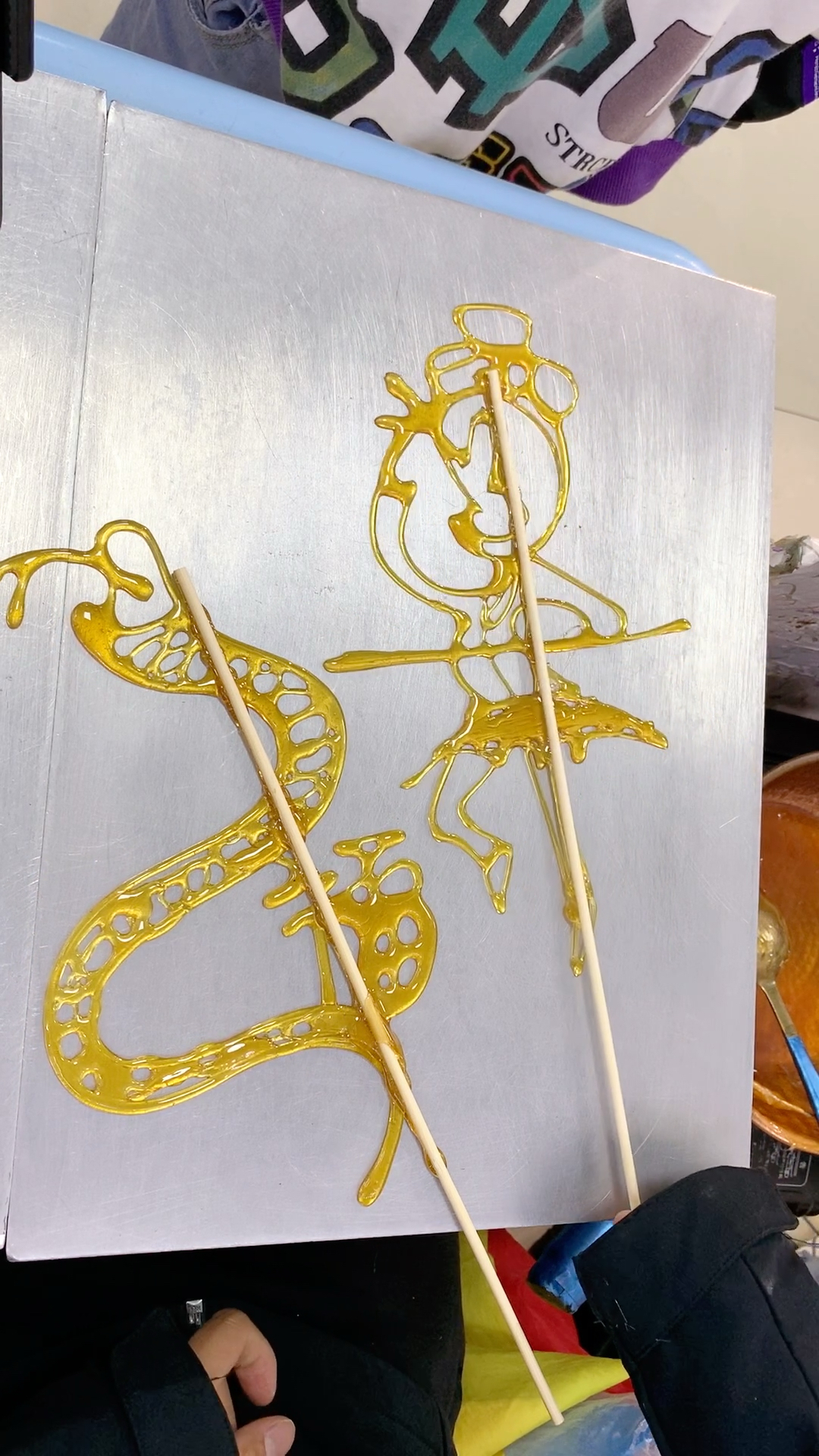 萌娃,才艺,搞笑#猜一猜赛罗奥特曼画的什么糖人?