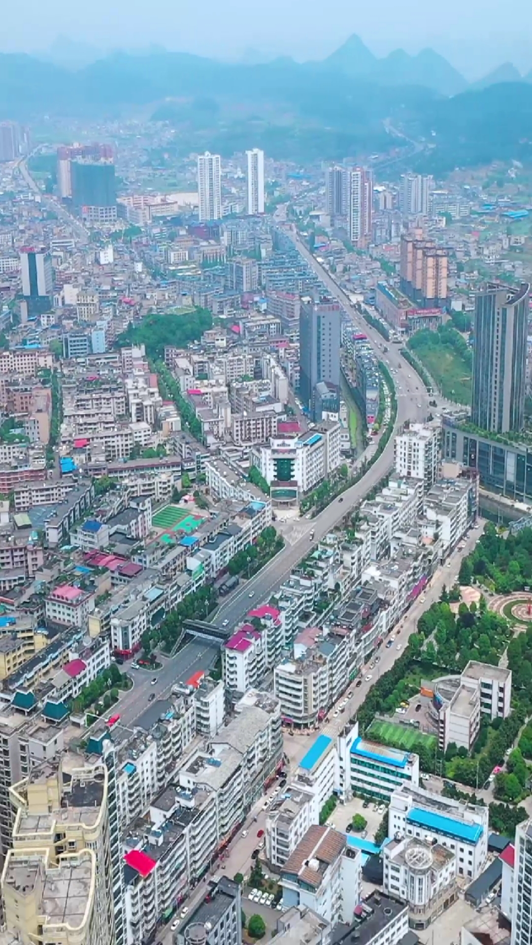 你好,夏天#航拍贵州安顺平坝区,来为你的家乡加油吧