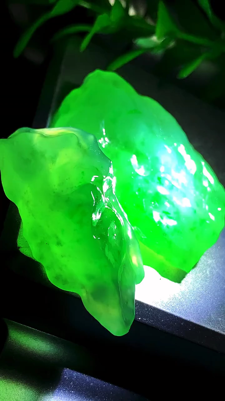 中缅边境缅甸翡翠原石高冰阳绿翡翠原石