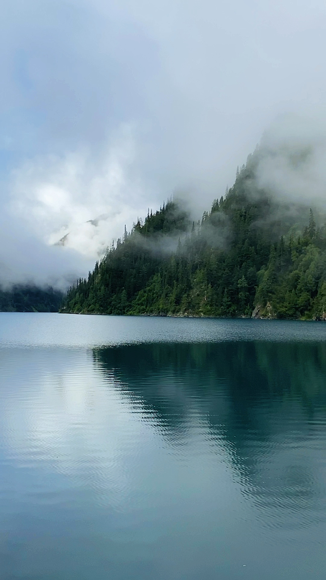 有趣的人生一半是山川湖海