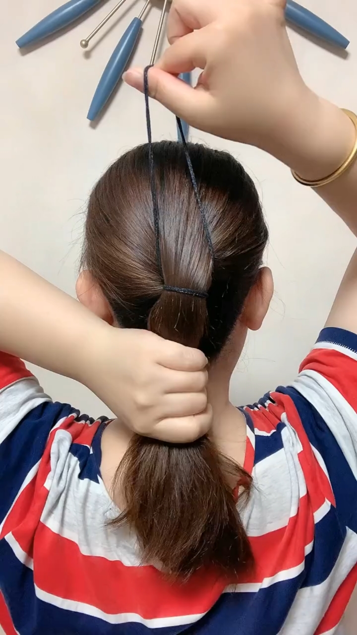 你喜欢的样子我都有#教你一根头绳,扎出好看发型-度小视