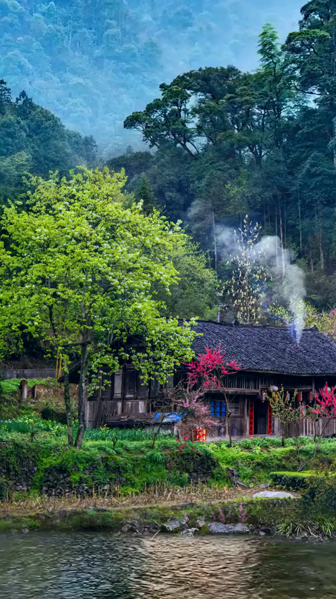 問餘何意棲碧山,笑而不答心自閒,桃花流水窅然去,別有天地非人間.