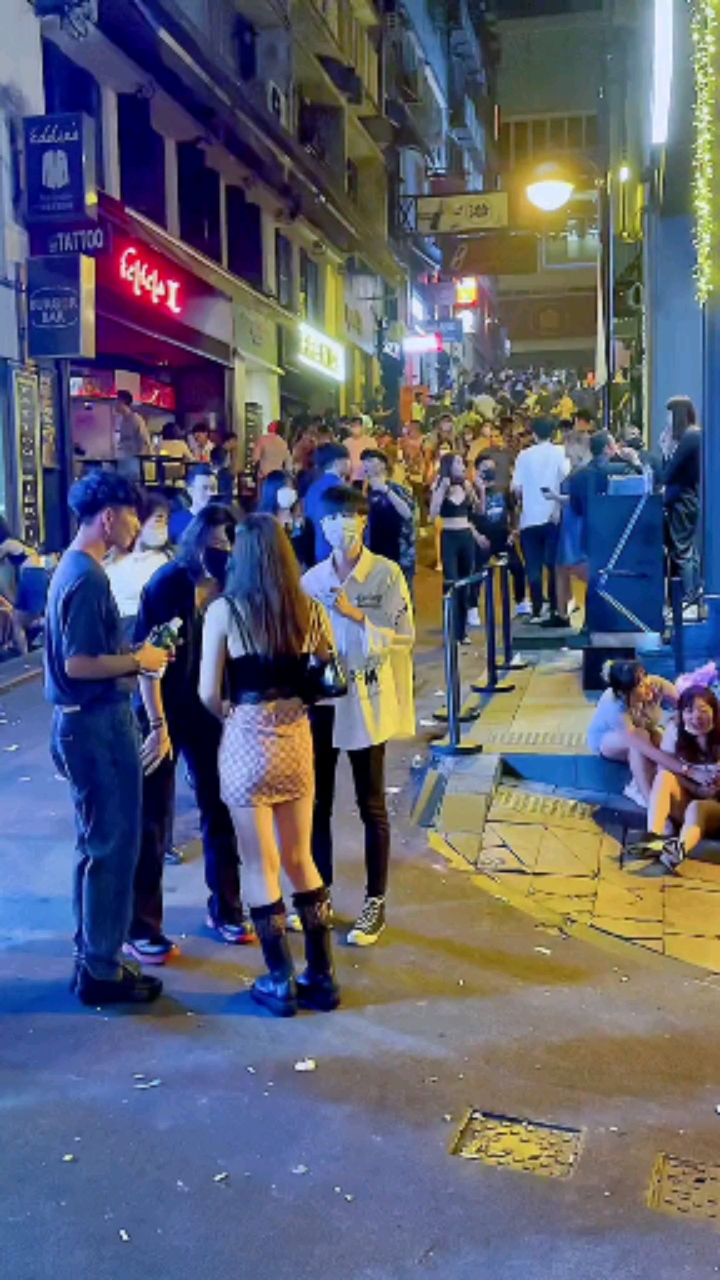 香港夜店一条街有机会的朋友来逛逛