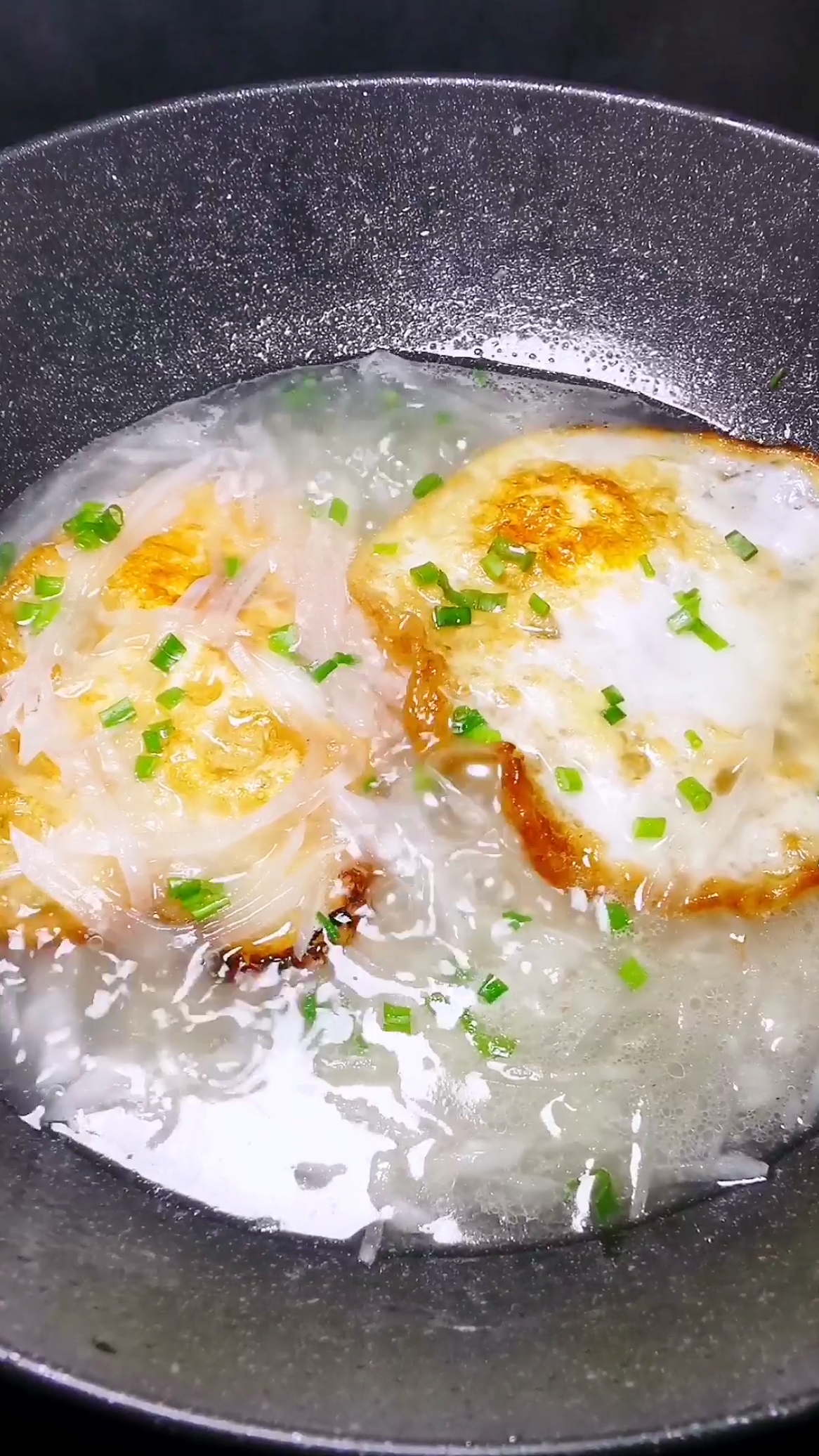 白萝卜#煎蛋萝卜汤润肺化痰,止咳消积小妙招赶紧学会吧～-度小视