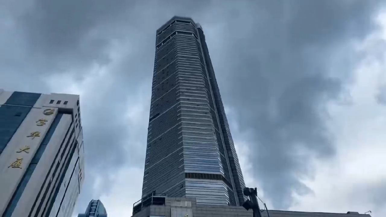 18日深圳赛格大楼晃动!具体原因不详