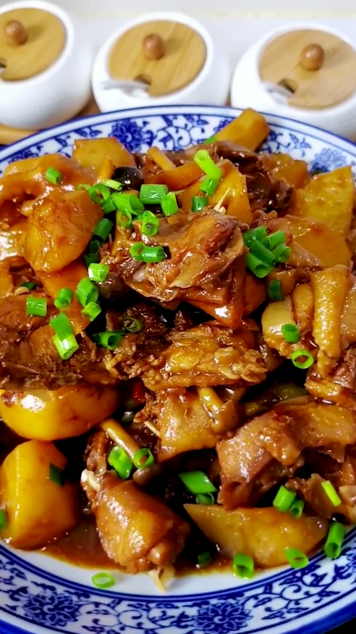 贴秋膘#小鸡炖蘑菇土豆的做法,简单易学又好吃-度小视