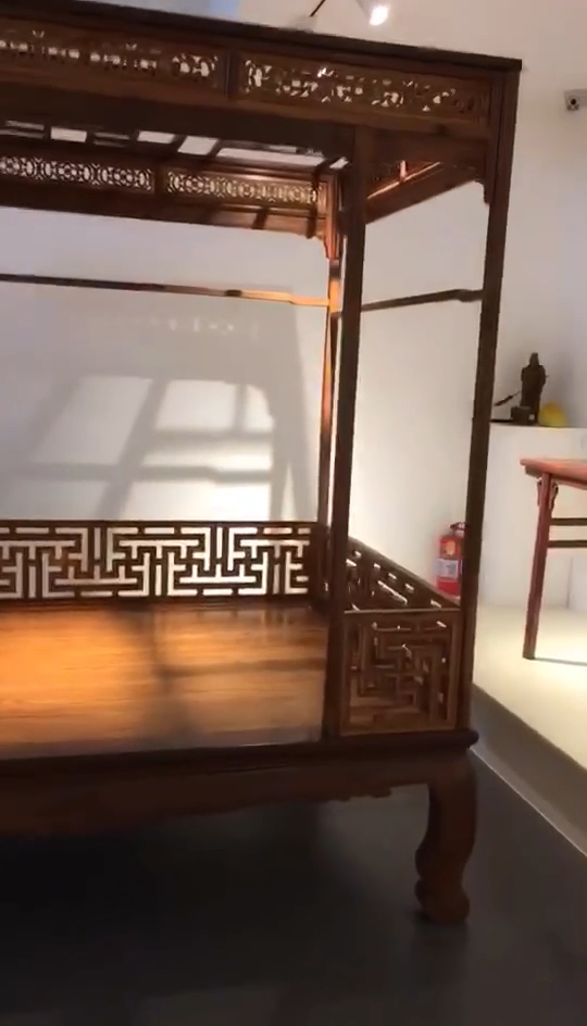 海南花梨王世襄款万字纹架子床卍字为古代一种符咒寓意绵长不断和万福