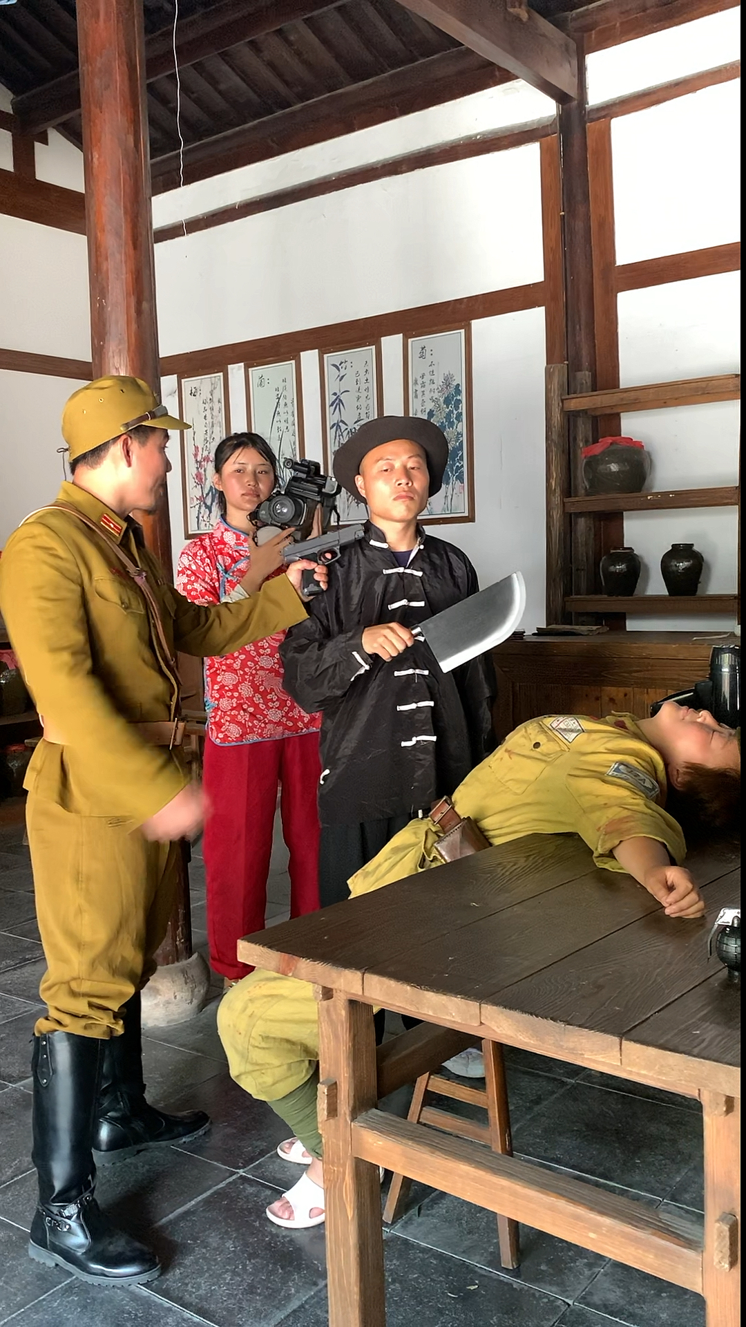 剧组演员拍戏现场,请勿模仿