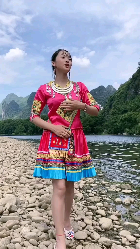 辣椒姐姐美不美……@桂林小辣椒#少数民族风情#热门#感谢官方感谢平台