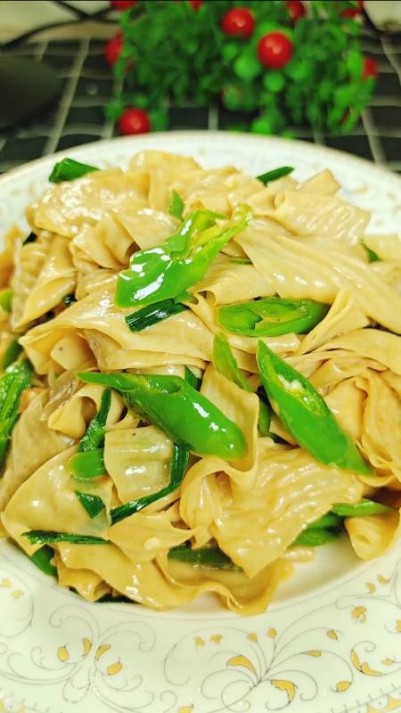 家常菜尖椒炒豆皮做法进来学会