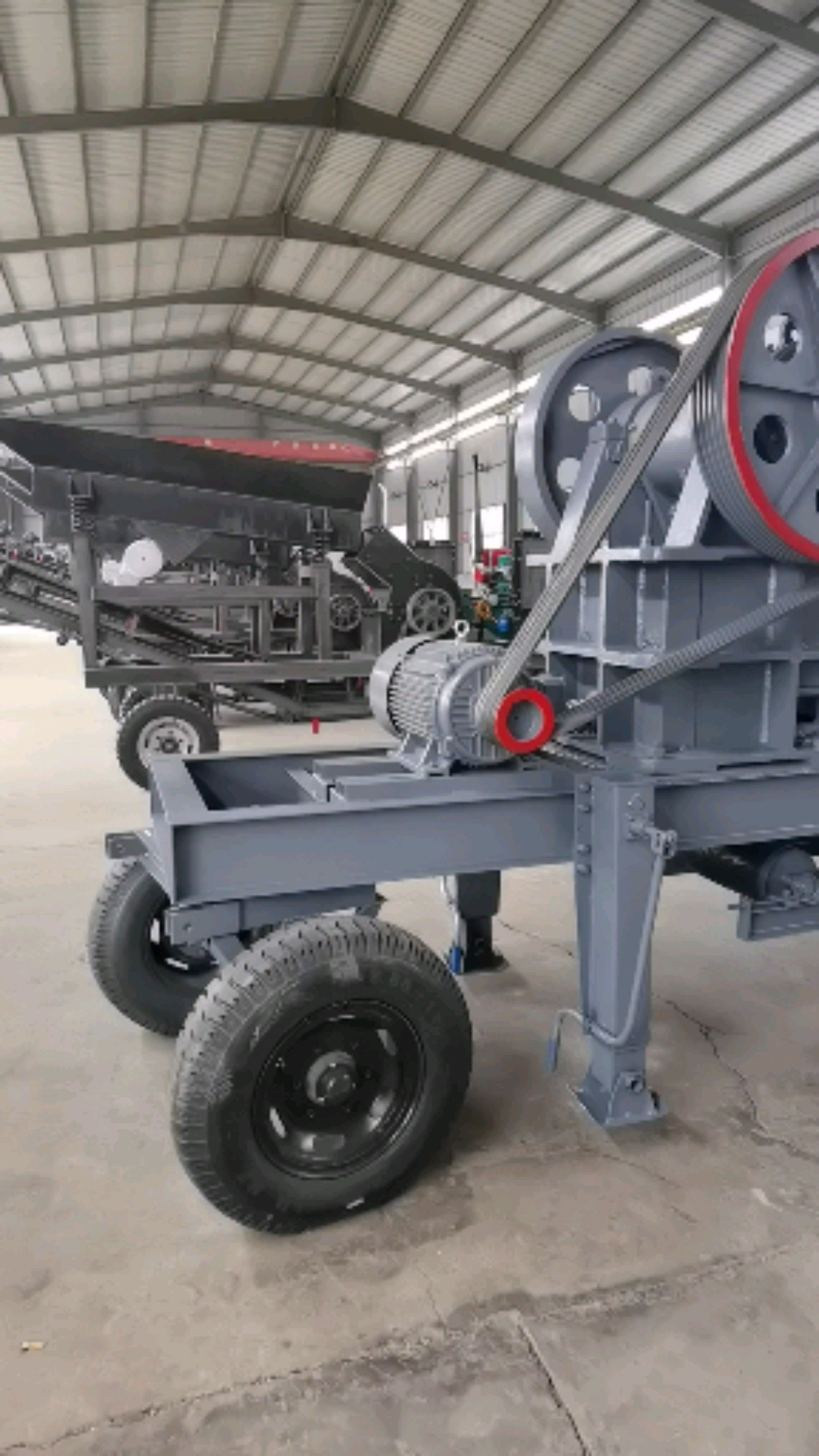 这个先破碎后制砂的鄂破加锤破一体机简单方便!