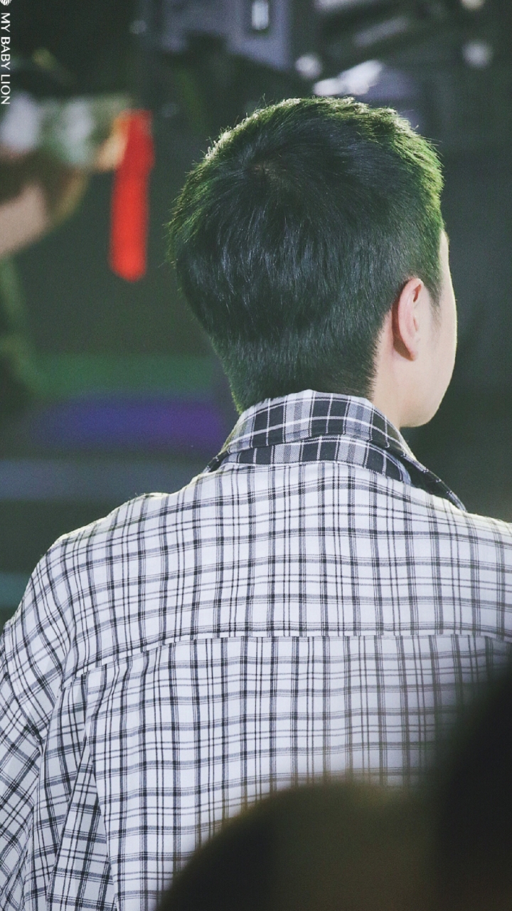 王一博#小小的圆圆的后脑勺以及白白嫩嫩的奶膘子