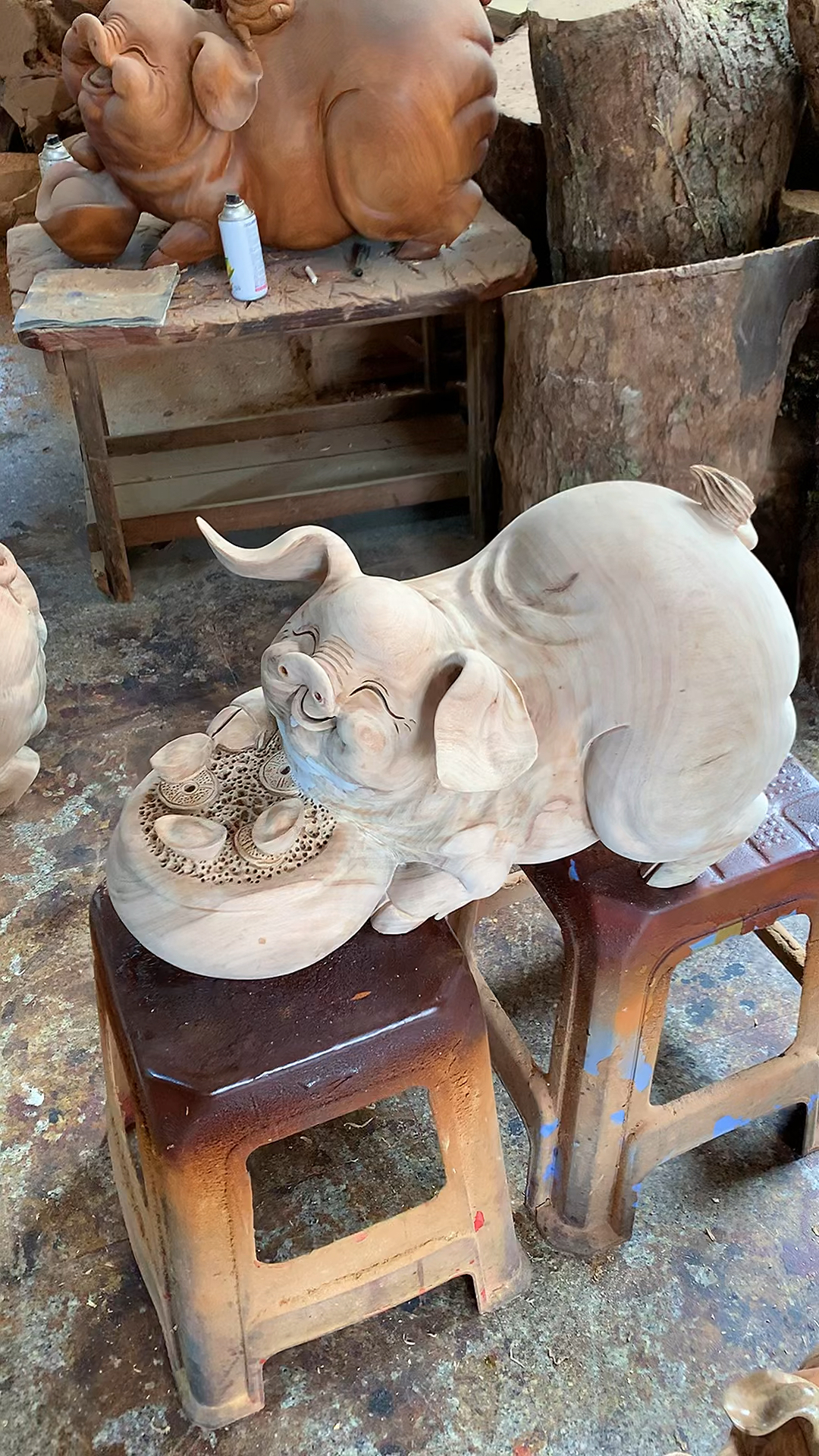 木雕制作过程#木雕招财辛福猪根雕工艺品摆件