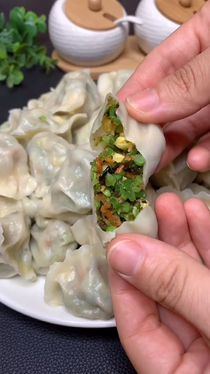 在家做个拿手菜豆角馅儿的饺子你吃过吗