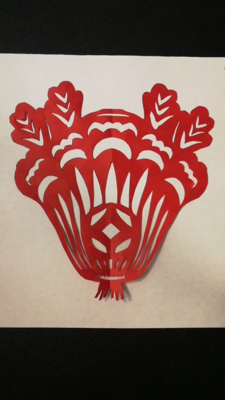 民间艺术手工剪纸白菜寓意百财