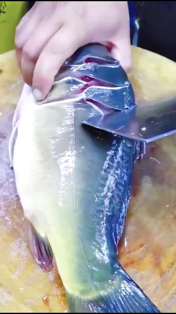 美食看中国大厨教你如何切鱼花刀