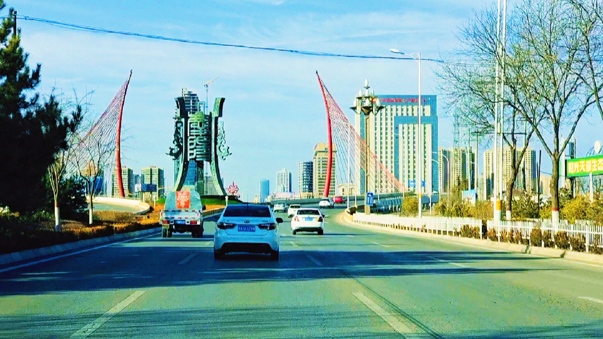 甘肃第二大城市庆阳市西峰区彩虹桥美景!-度小视