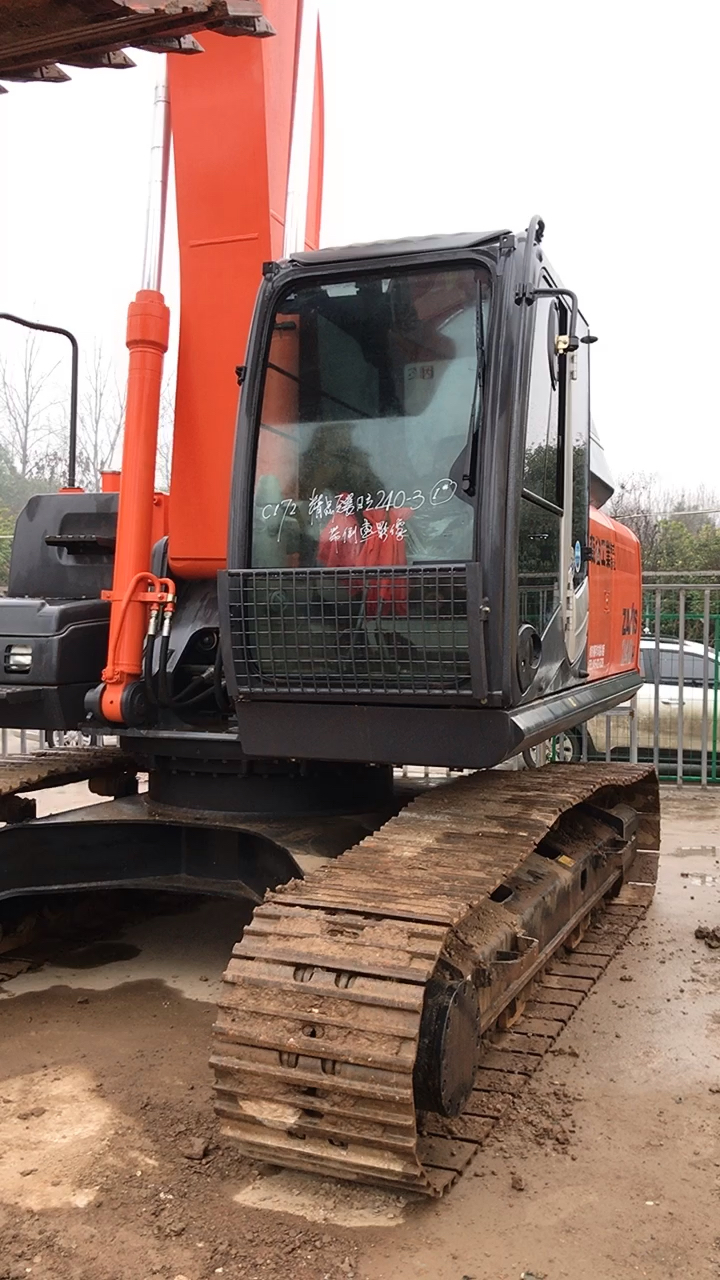 精品进口日立240-3,性能免检,全车原版原漆,欢迎试驾