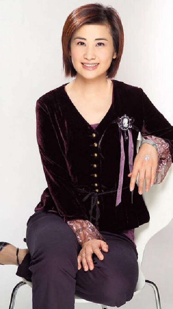 吴小莉年轻照片,27岁与老公相恋结婚,光登门求婚就有三次