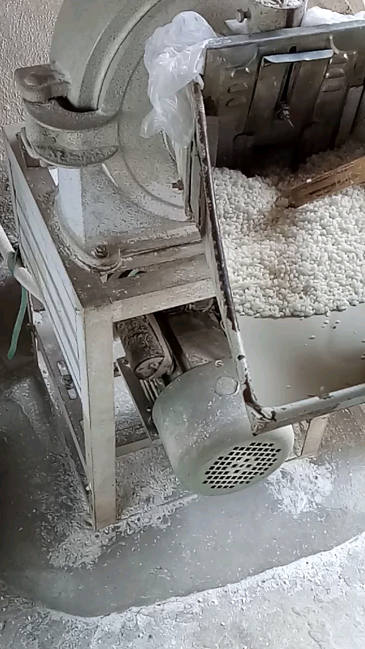 美食看中国#磨面粉的