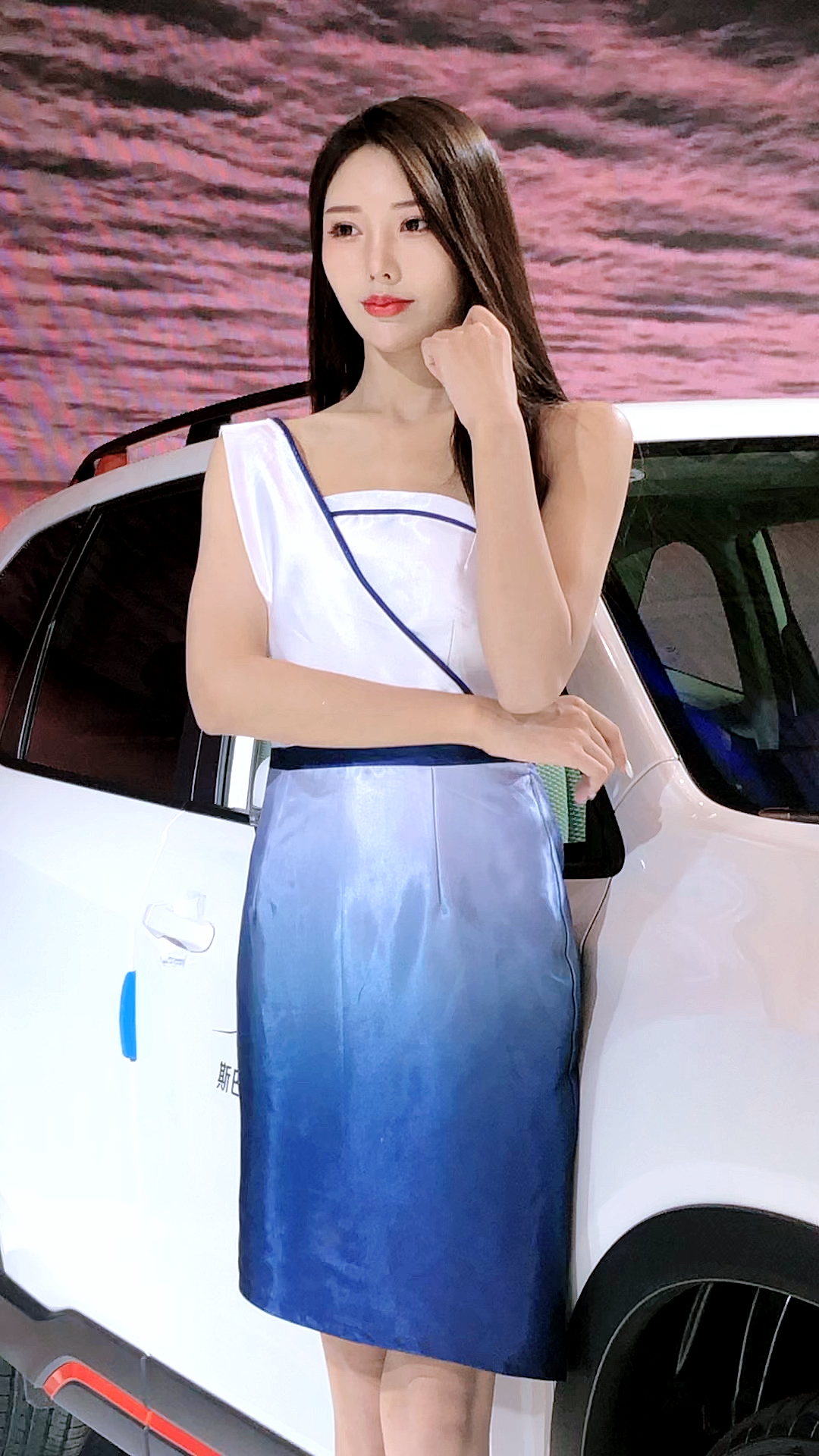 美女车模#新鲜出炉的苏州十一国际车展美女车模,你们喜欢吗?