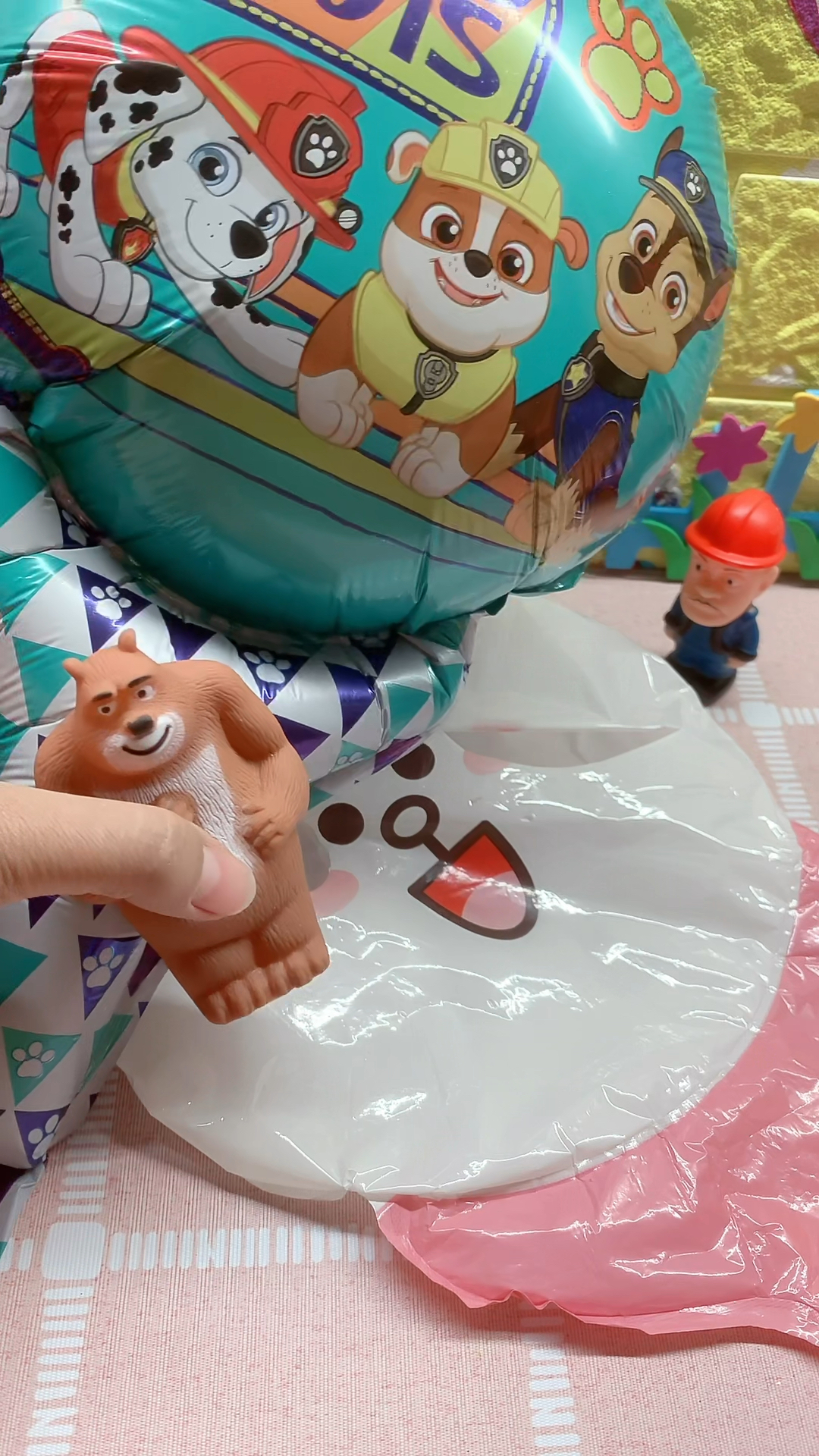 光头强也有气球了