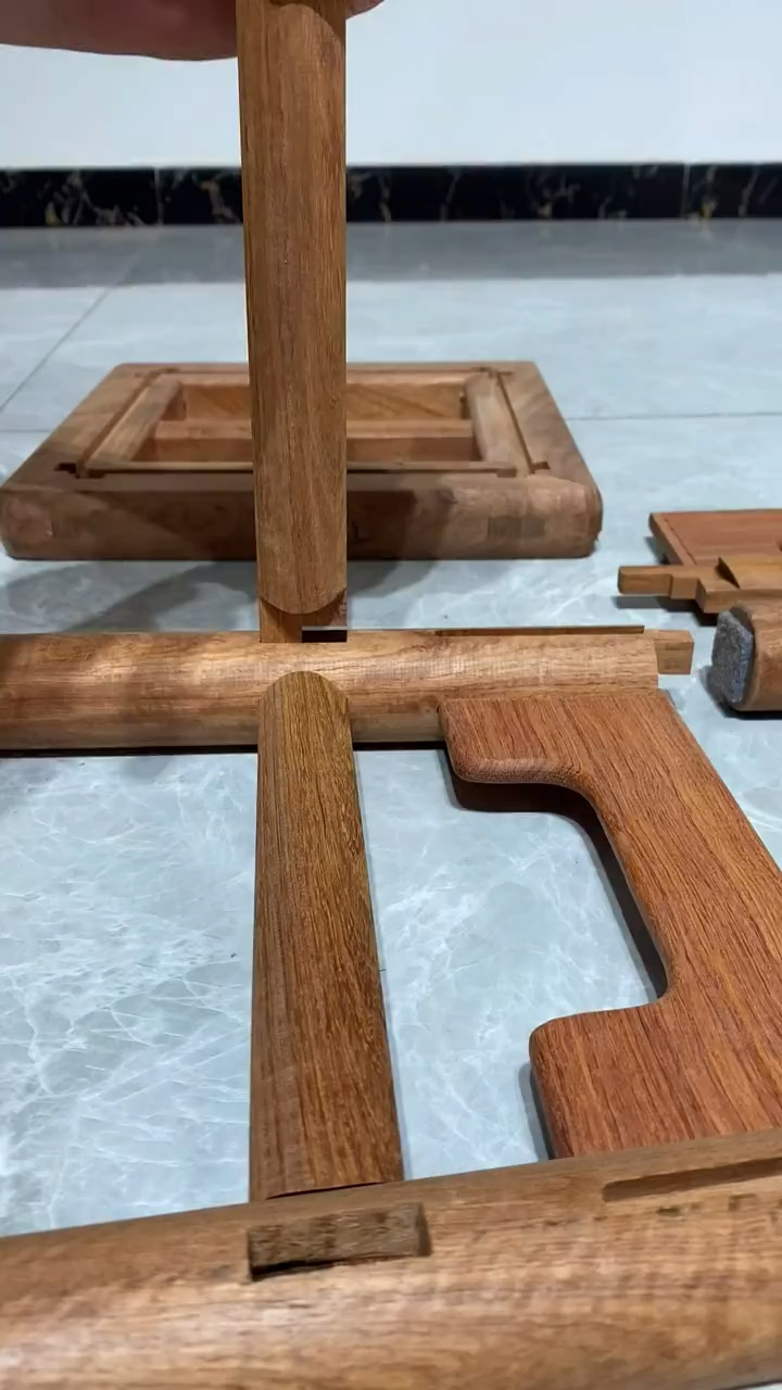 古典红木家具#红木榫卯工艺,红木富贵凳组装过程!