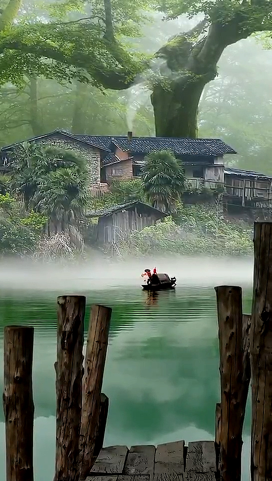 大自然美景岁月渐深人心渐老现在很向往这样的生活一间茅屋炊烟袅袅