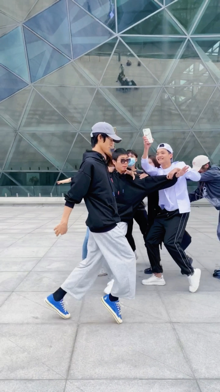 论有一群沙雕朋友的重要性!