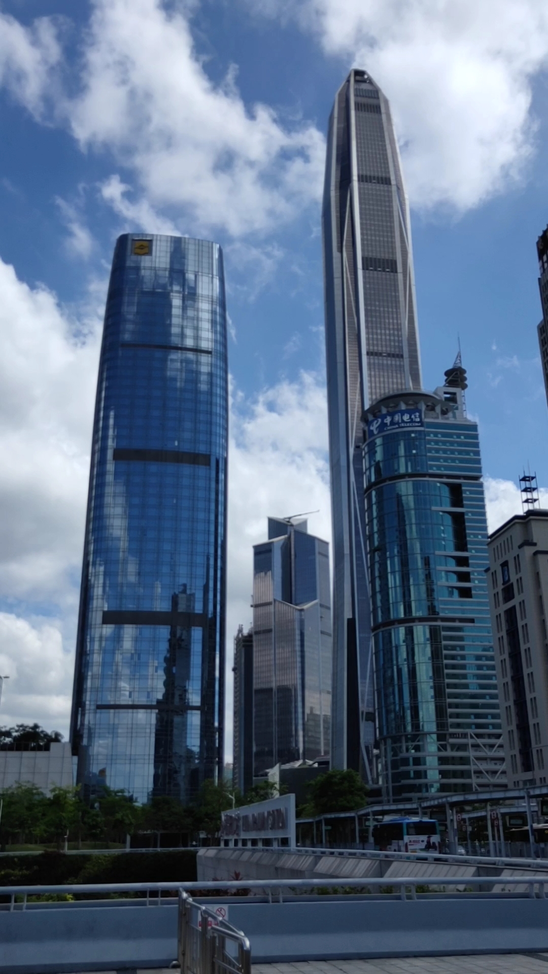深圳的城市建筑随着经济腾飞和人口集聚向高空生长