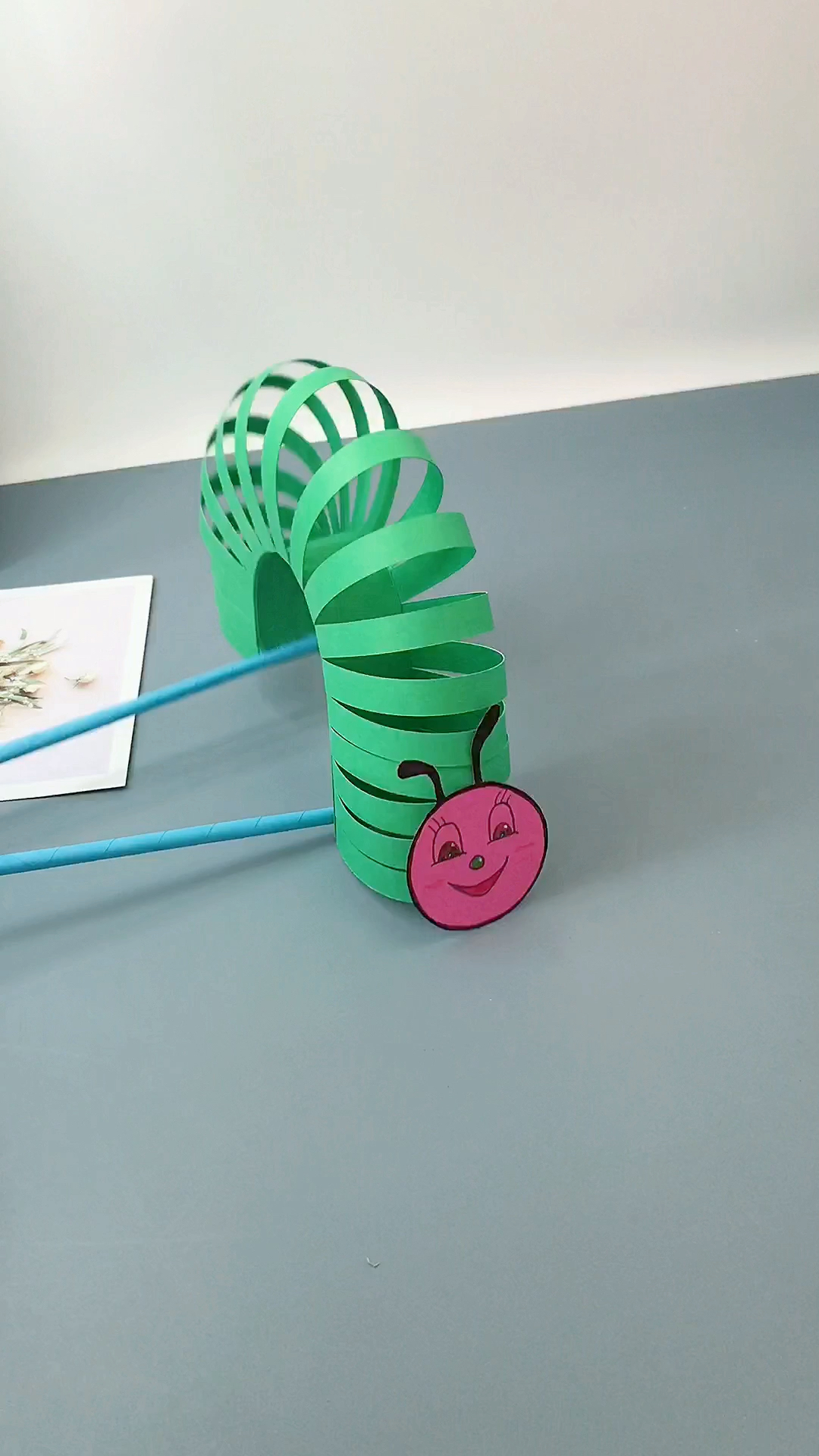 儿童创意手工一张正方形纸做会动的毛毛虫