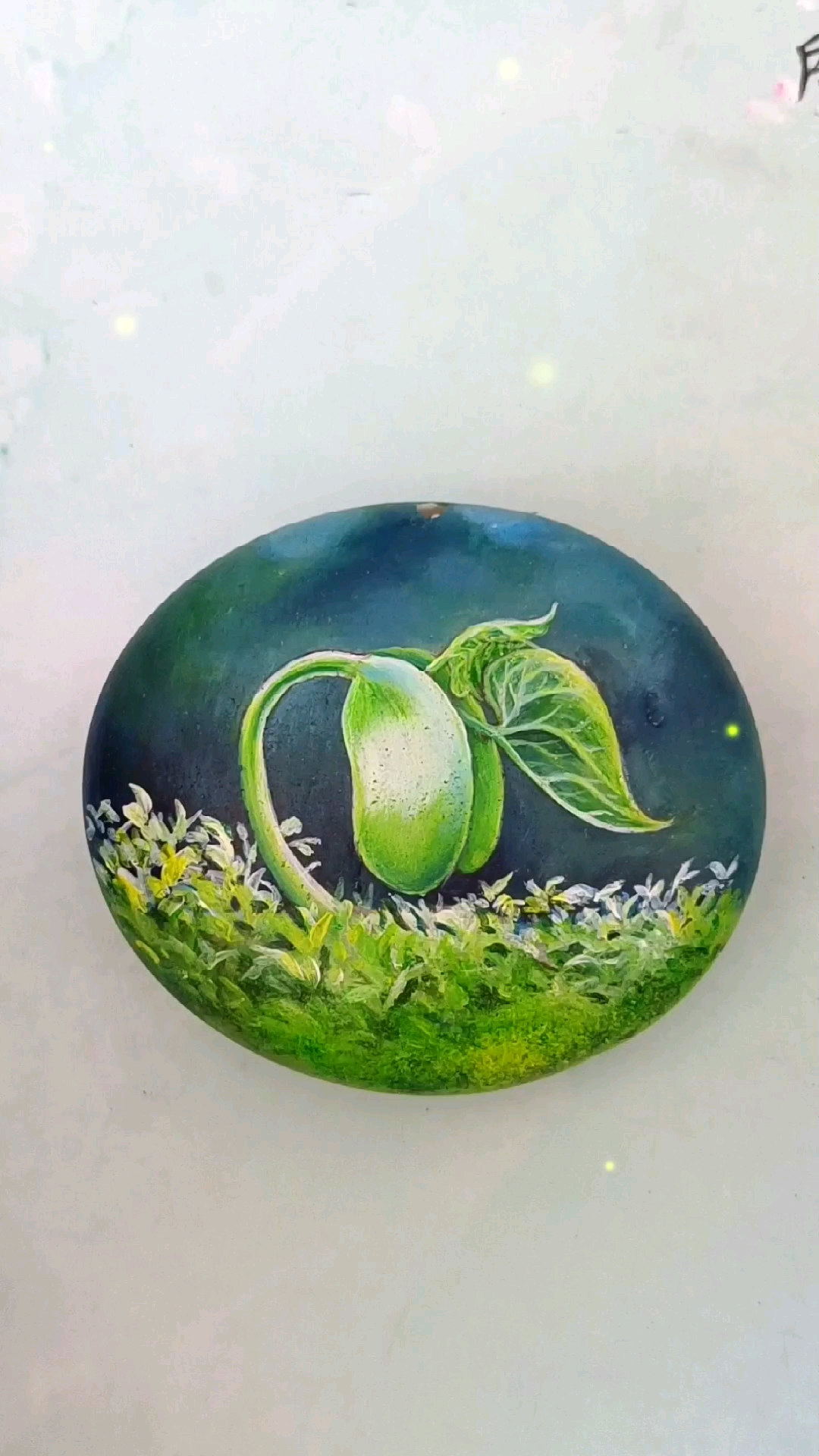 石头画画#月剪西风手绘石头画新芽-度小视