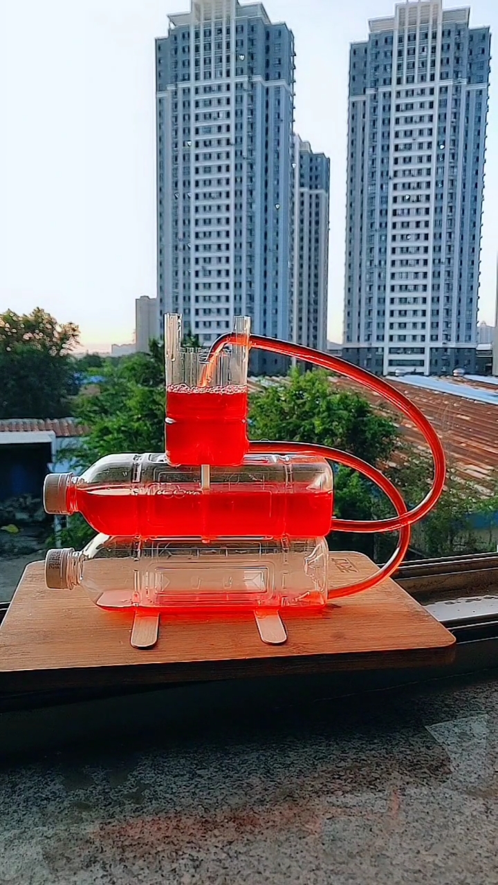 手工制作有人说这是虹吸也有的说是压强