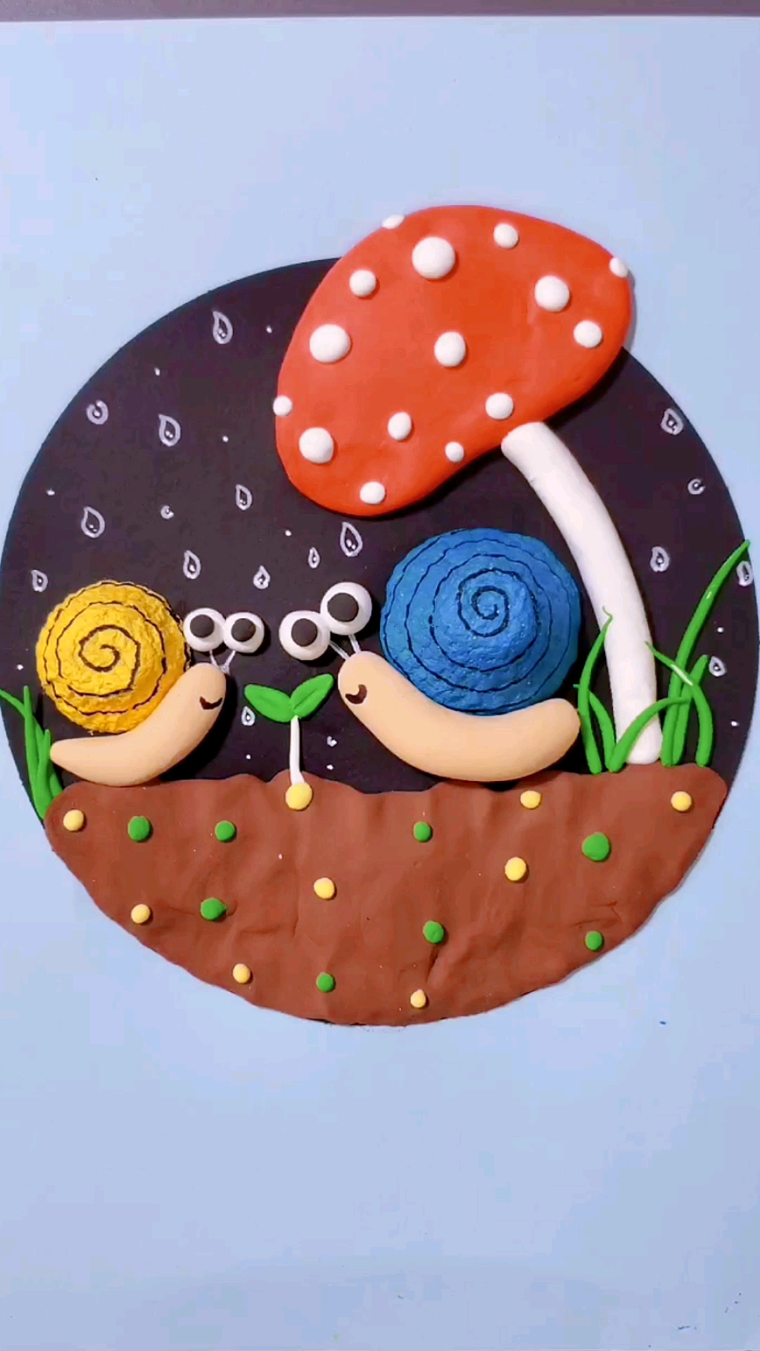 手工制作家里的鸡蛋托留下来做一幅春雨下的小蜗牛