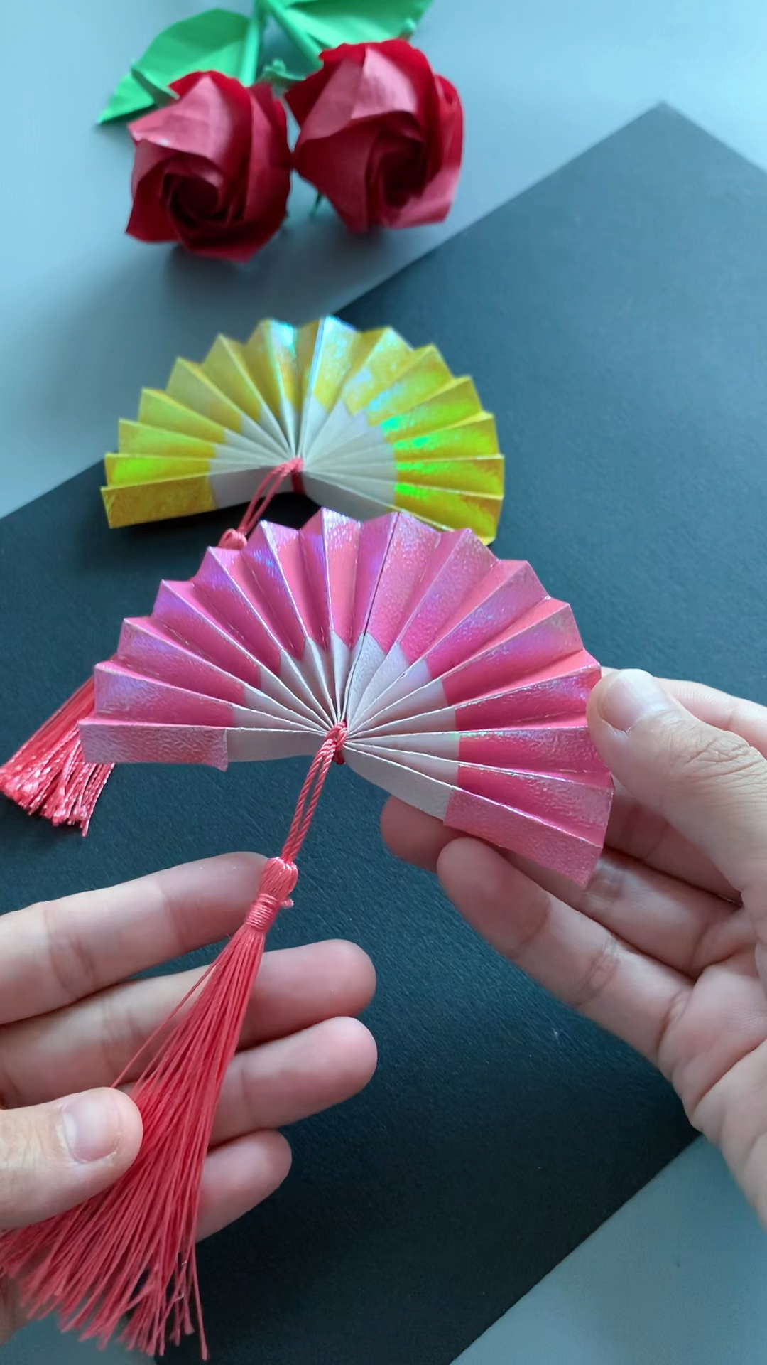 手工折纸#一张纸折迷你小扇子,看一遍就会了,就是不知道有什么用-度