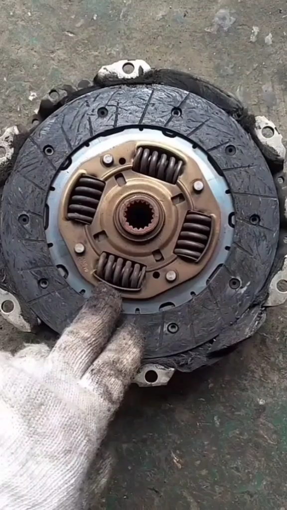 汽车那些事#手动挡的离合器,为什么能磨成这样呢?