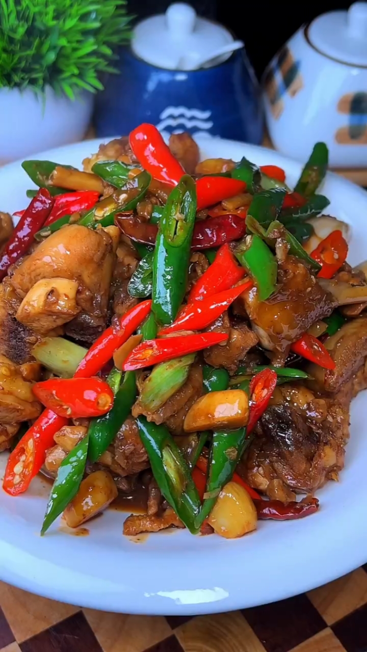 红烧辣子鸡,香辣入味好吃